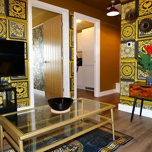  Apartment Ultra Deluxe Versace Near Sheffield Full Sky Tv United Kingdom