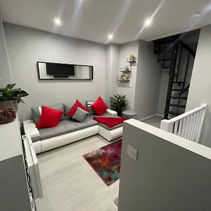  Apartment Unique Duplex Free Parking Free Wi-fi 6 Minutes From Leeds Centre United Kingdom